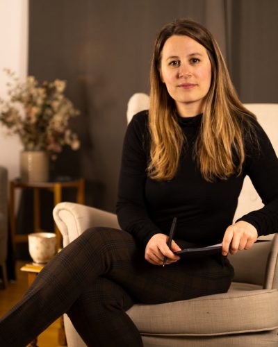Janina15 Kopie 2-min Business Coach bei der Arbeit im Entscheidungs-Coaching.